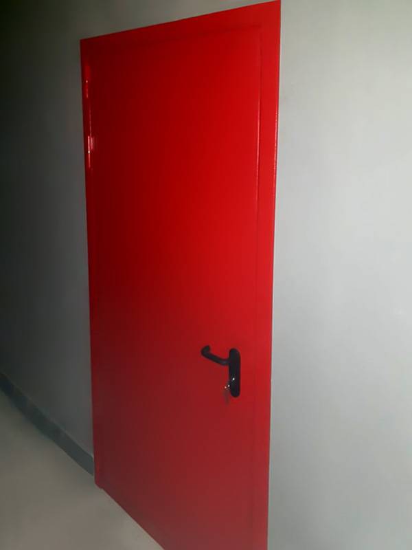 Огнеупорная дверь, вид спереди