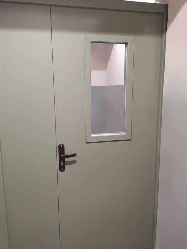 Внутренняя сторона двери (подъезд, ул. Архитектора Власова)